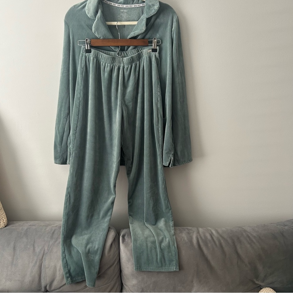 Nine West sage green velour PN set L - Picture 2 of 8